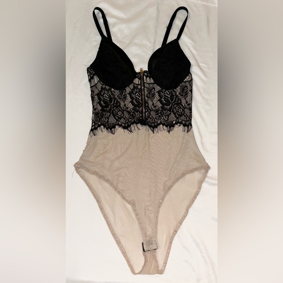 Mesh/Lace Bodysuit - Picture 1 of 3
